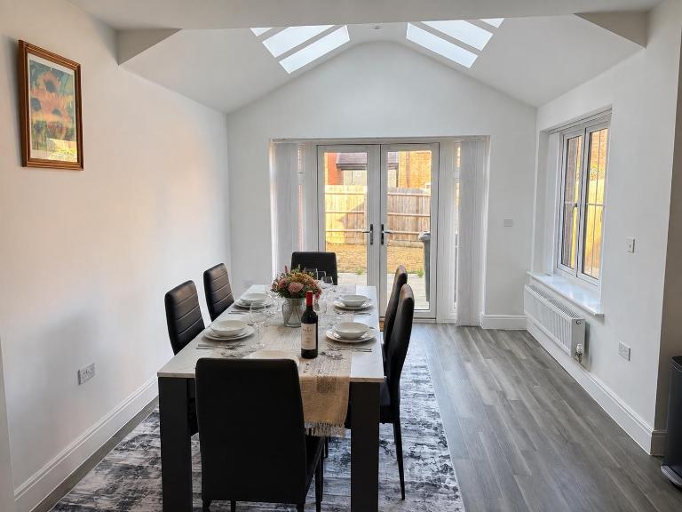 Peaceful New House in Bicester Village - B&B Bicester