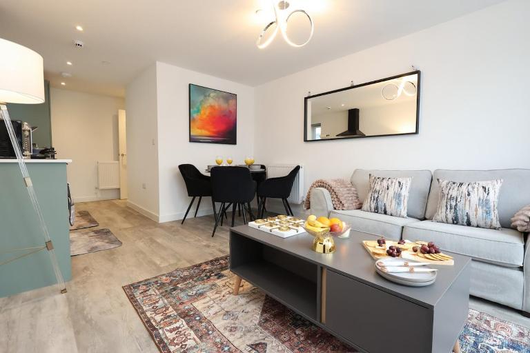 Cardiff Central Luxury Apartment with Balcony with Hot Tub and Free Parking - B&B Cardiff