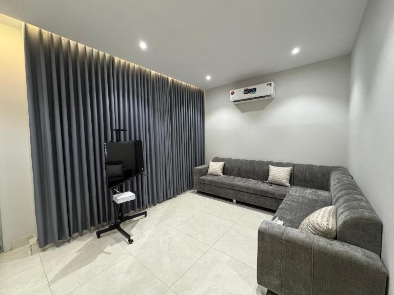 شقة مفروشة مع سطح خارجي - Bed and Breakfast Djedda