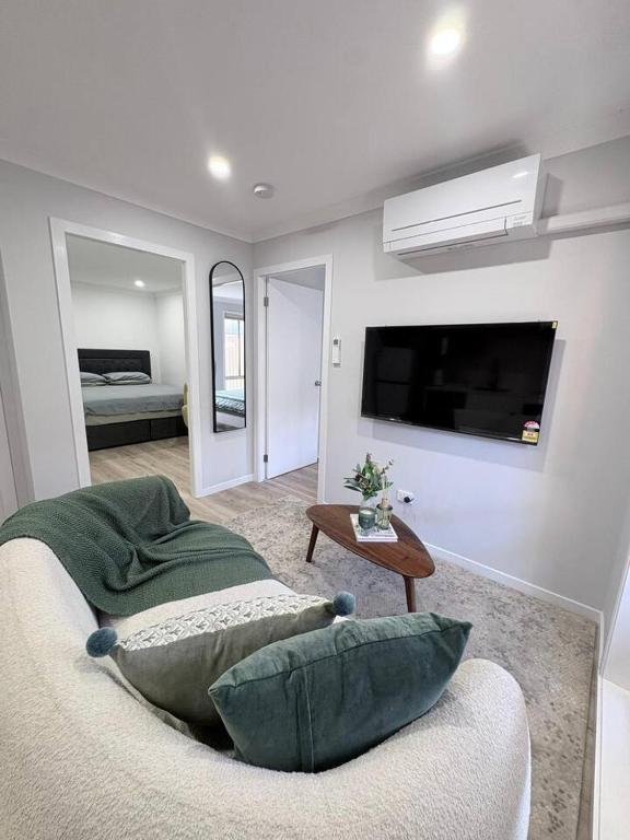 Modern 2BR Granny w Outdoor Near Stanhope Leisure - Chambres d'hôtes Glenwood