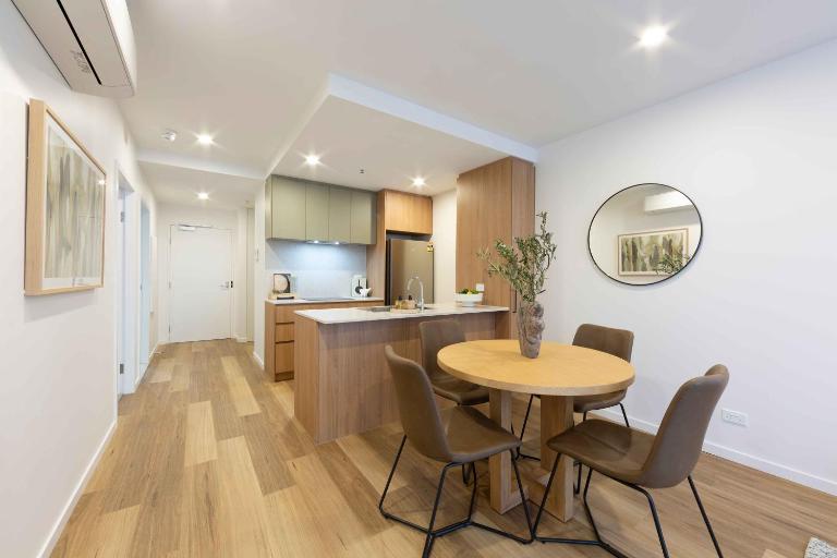 Canopy Collective - Boutique 1 BR Apartments - B&B Phillip