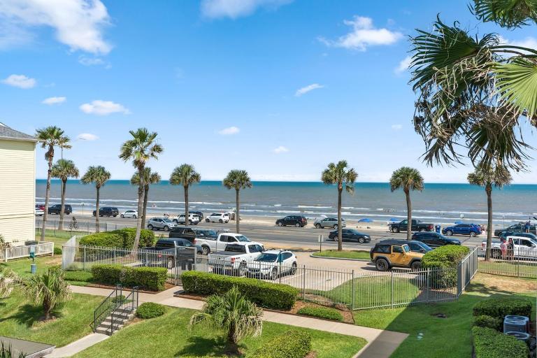 Salt & Summer at the Dawn with ocean & pool view - B&B Galveston
