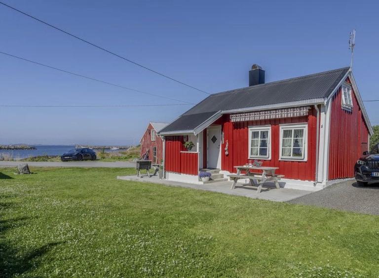 Cozy Seaside Cabin in the Heart of Bud - B&B Bud