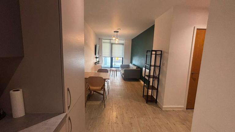 Modern apartments overlooking old trafford stadium - Bed and Breakfast Manchester
