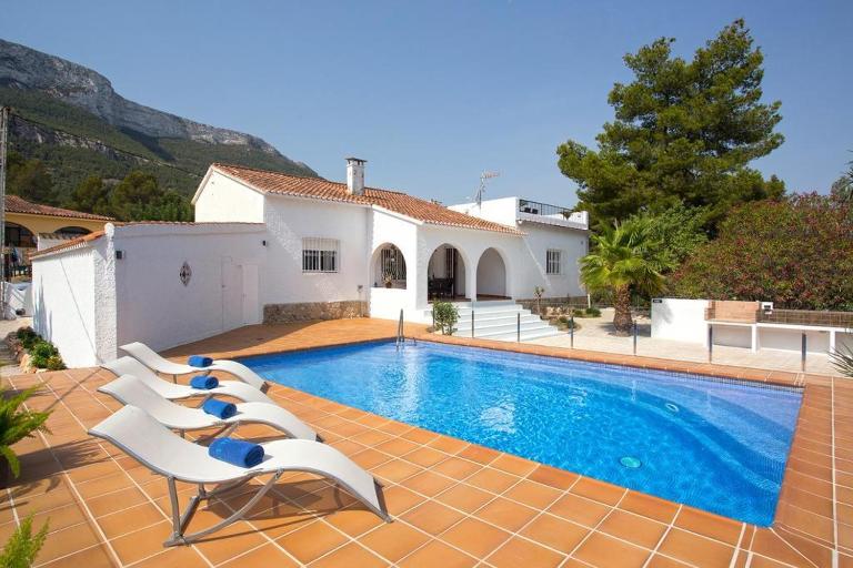 Villa Celi: Sea- & Mountain view, peaceful & comfortable. - B&B Denia