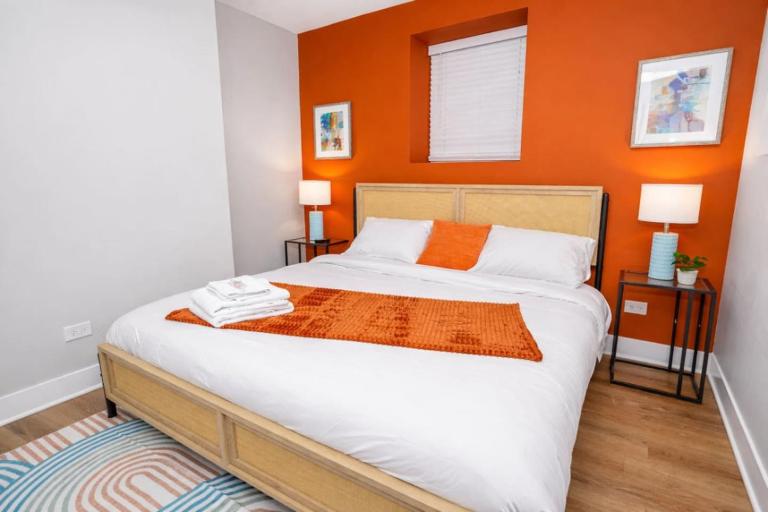 Modern 3BR Chicago Downtown Apartment Near Loyola University & Lakefront - B&B Chicago