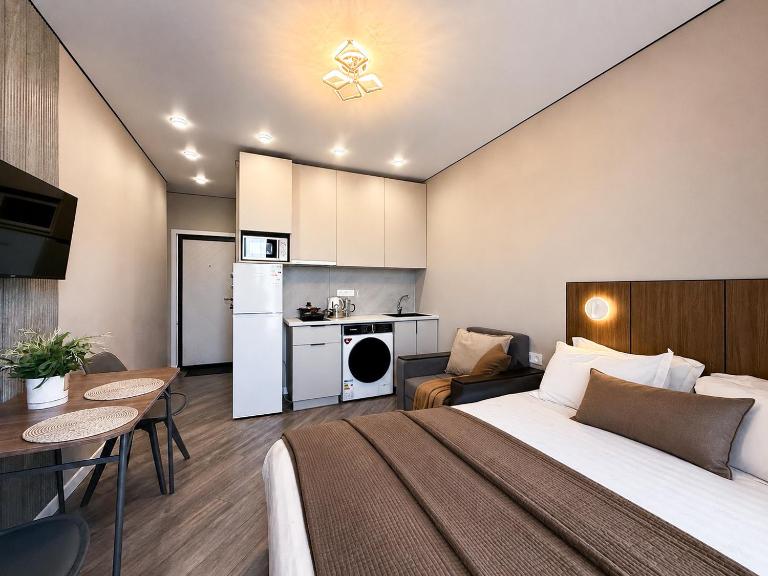 Квартира- студия 8-30-2 Раимбек резиденс 20 м2 & питьевая вода подарок - Bed and Breakfast Almaty