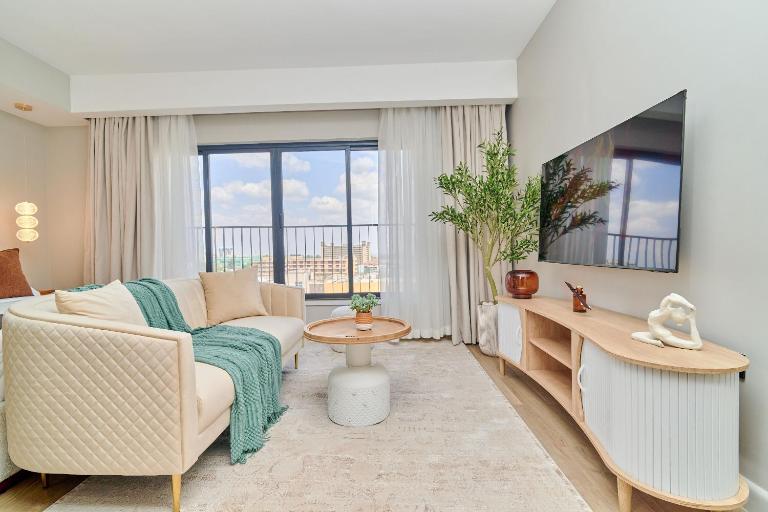 Altura Upper Hill Deluxe 5 - Rooftop Pool, Gym & Skyline Views - B&B Nairobi