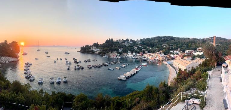 Aronis Spyros Panoramic Seaview Rooms - Bed and Breakfast Longós
