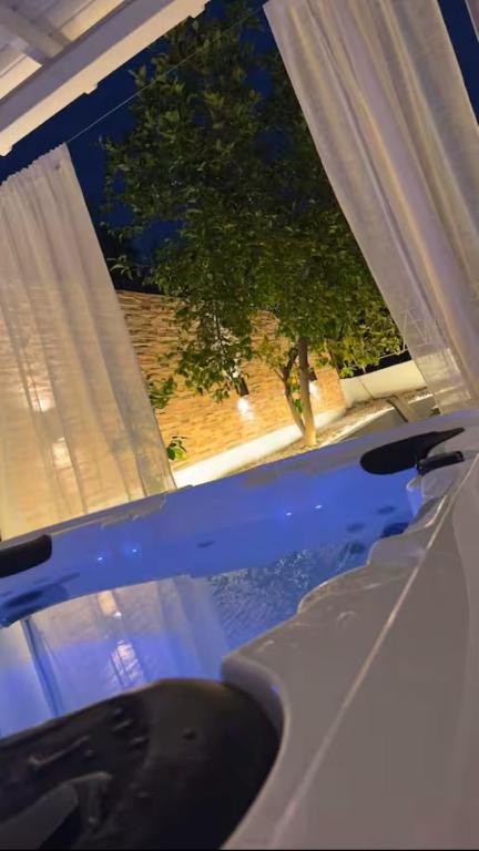 Garden apartment with private jacuzzi - B&B Néos Marmarás