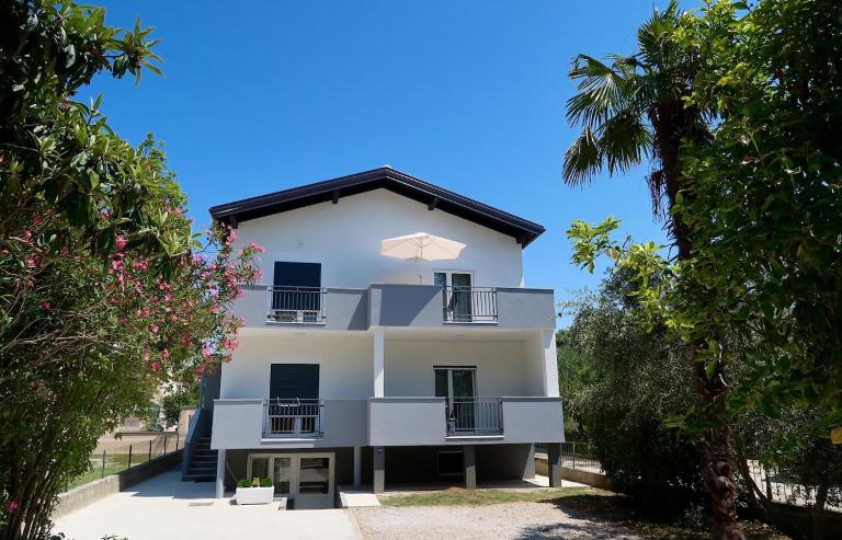 Modern & Bright, 150 m from the sea - B&B Sv. Filipi i Jakov