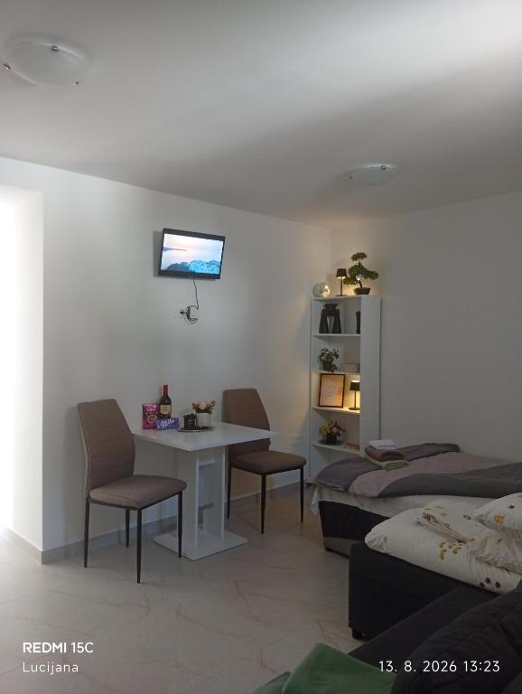 Apartma AURORA - B&B Villa Decani