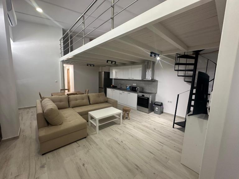 Radiant stone Vila Mati - Bed and Breakfast Nea Makri