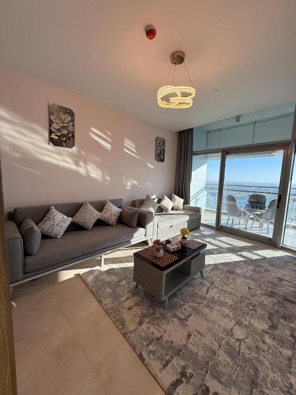 Luxury 36th floor Sky Suite Alamein Towers - Chambres d'hôtes El-Alamein