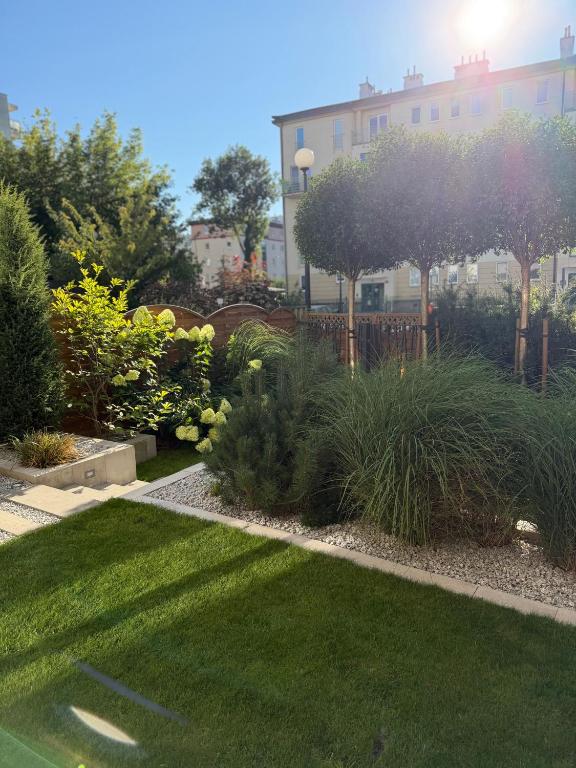 Garden Residence - Ferienwohnung Warschau