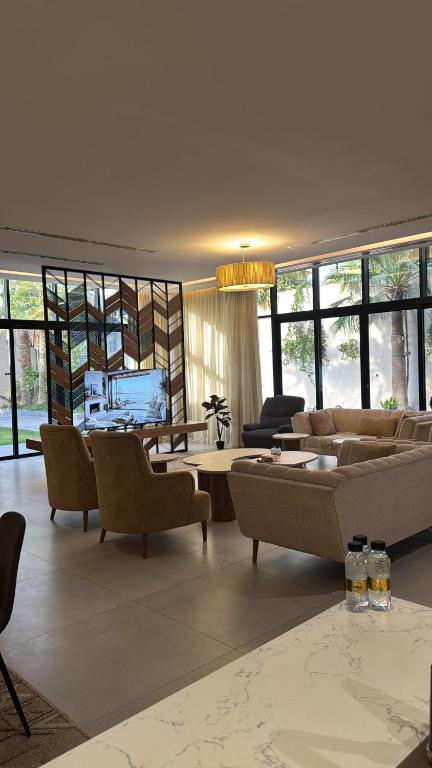 شاليه فندقي ومسبح - B&B Buraidah