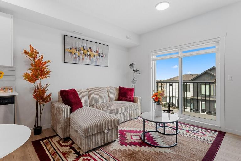 Modern Cozy Haven in Secord - B&B Edmonton