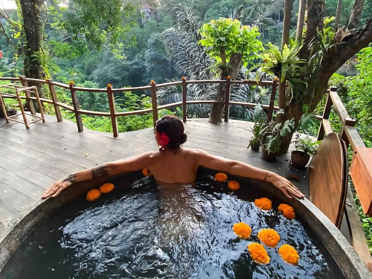 Dream Hale Nai'a Bungalow with Hot Tub & Stunning View - B&B Ubud