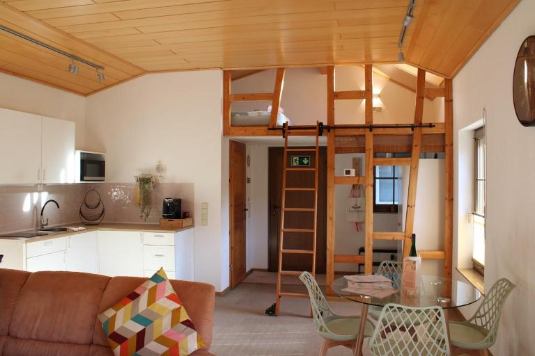LavaRhein Ferienwohnung - B&B Filsen