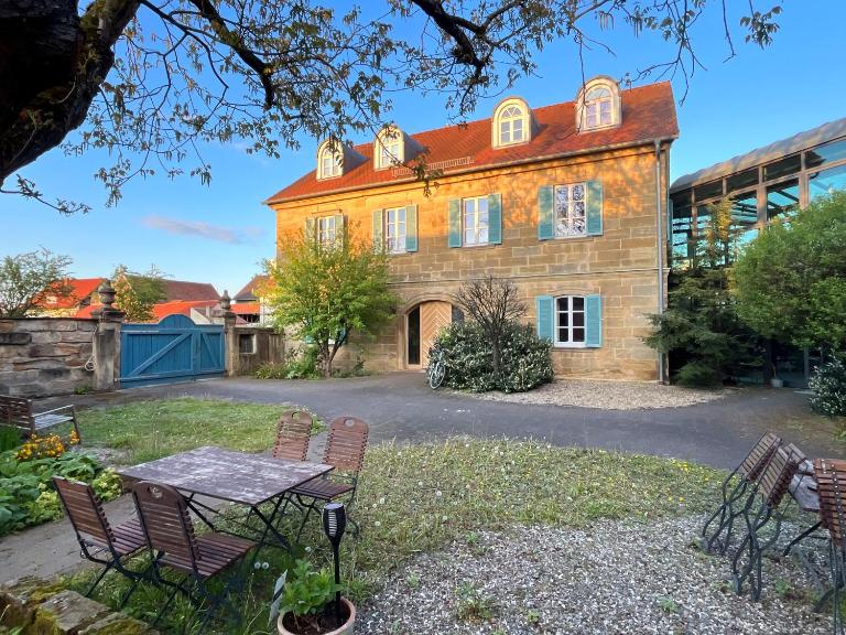 Wunderschöne Denkmalwohnung in Bamberg-Hallstadt - neu möbliert - Chambres d'hôtes Hallstadt