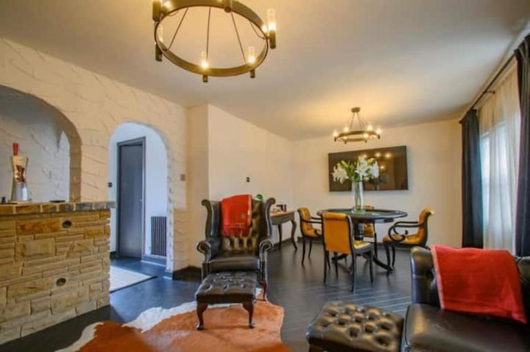 Spacious 2 bedroom house Sleeps 4 l On-Street Parking l The Cosy Corner Nationwide - Bed and Breakfast Manchester