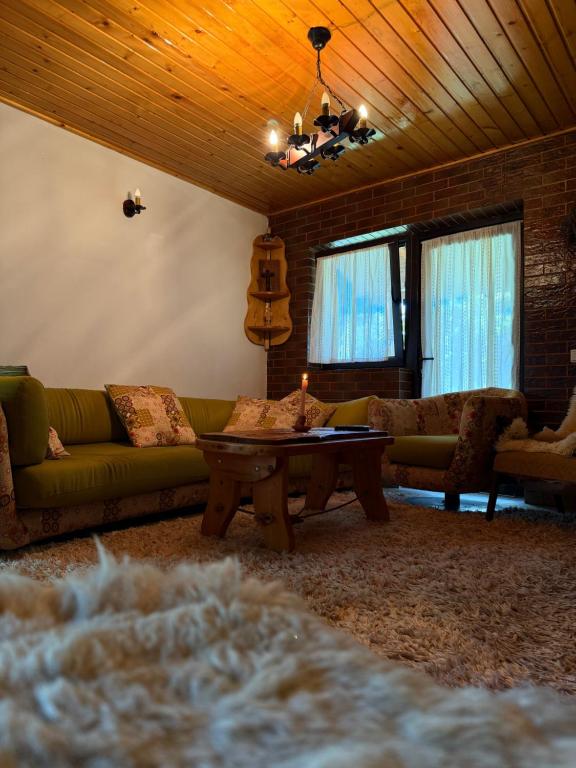 Casa Cuca Macai - B&B Lăunele