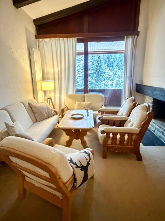 HappyLaax - Panoramic Penthouse - Pool, Sauna & Private Parking - B&B Laax