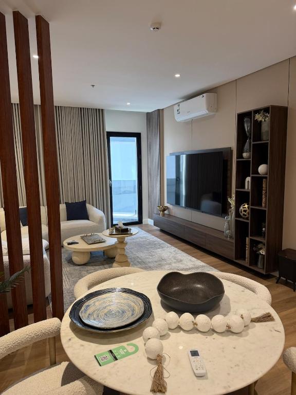 شقه فاخره بالخبر 3 غرف نوم ومسبح و صاله رياضه حي البحر - Chambres d'hôtes Khobar
