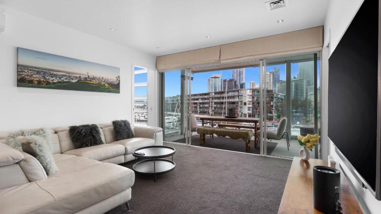 Waterfront Marina Retreat with Pool, Gym, Parking - B&B Auckland