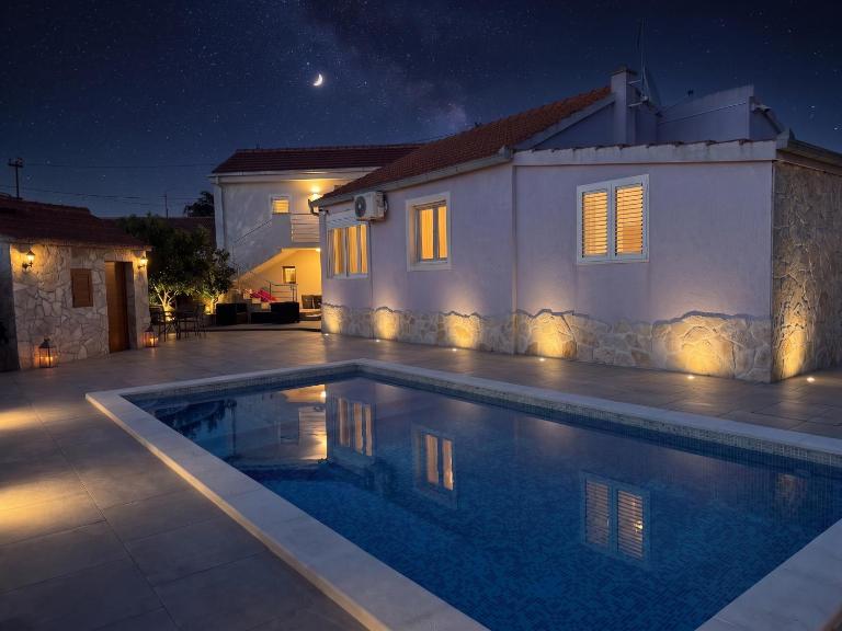 Holiday home Nancy with private swimming pool - Ferienwohnung Vinišće