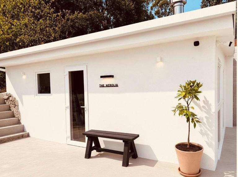 The Nerolia - Bed and Breakfast Término