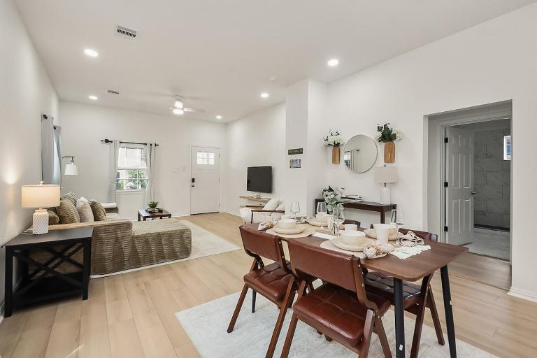 Luxury 3BR Home, Private Yard, Near Stadiums - B&B Houston