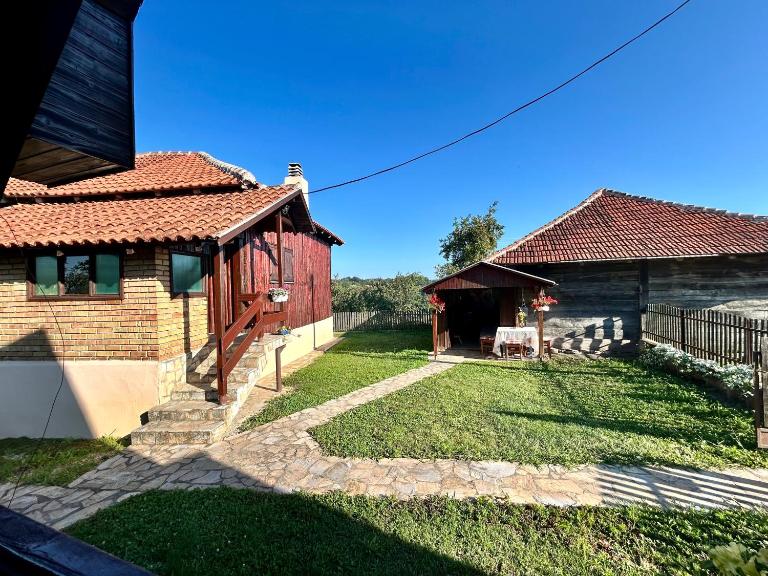 The Hill House, rural property in Western Serbia - B&B Lis