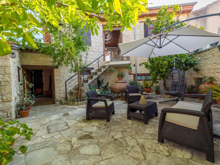 Licensed Loula's Village House-Arsos, Cyprus Wine Route - B&B Ársos