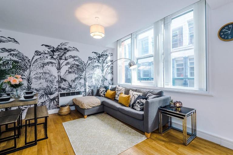 Cosy 2BR In City Center - With WiFi, Kitchen & Parking - B&B Manchester