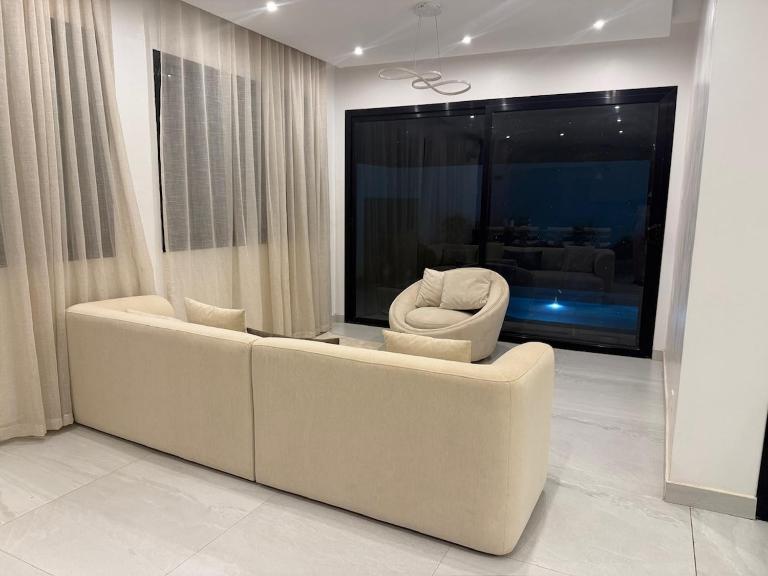 Premium Villa - Sea View - Swimming Pool and Jacuzzi in Sendou - B&B Rufisque
