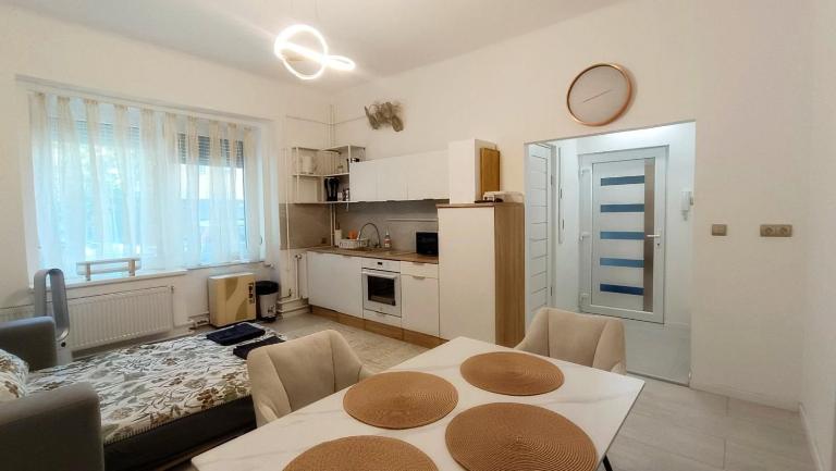 Szt3ság 20 - RESTY - B&B Seghedino