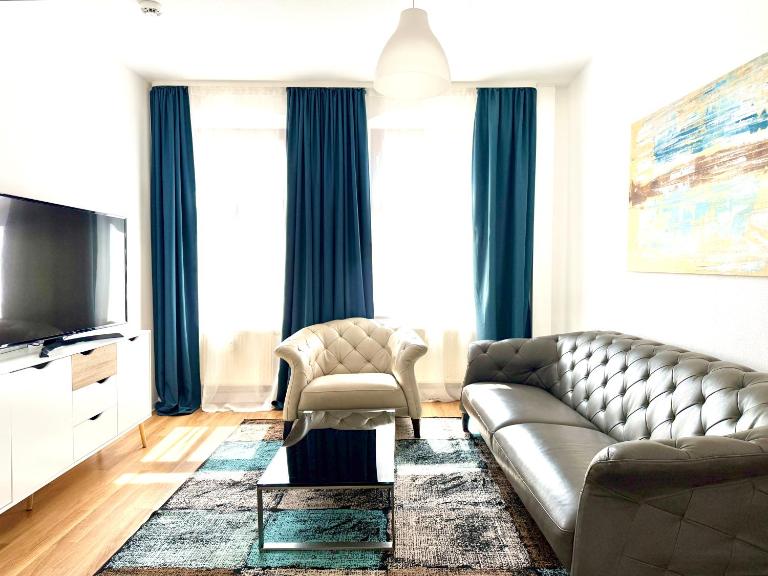 Ferienwohnung Bernius 6 Personen 4 Zimmer 92 qm - Bed and Breakfast Halle
