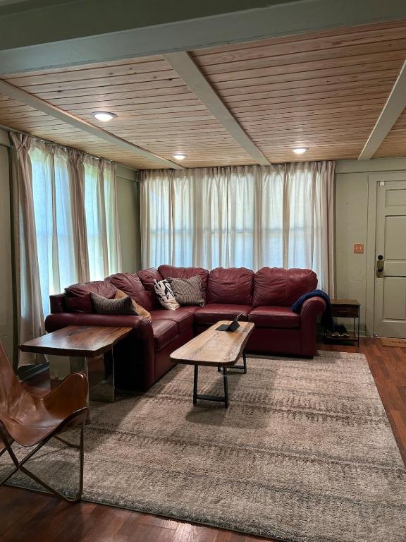 Redwood Basecamp King Suite 3 bedrooms - B&B Garberville