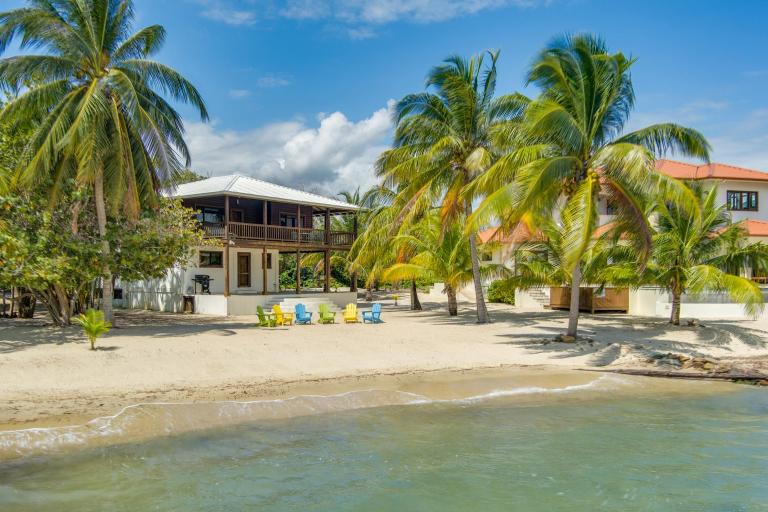 Beachfront Home Kissin' the Caribbean - BELLA SWAY - Ferienwohnung Placencia