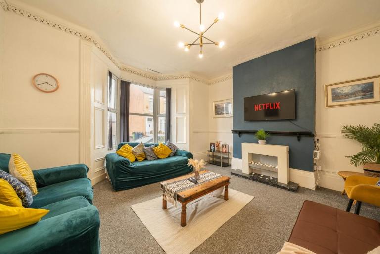 Spacious 3-Bedroom Home, City Centre, Free Parking, Sleeps 9 - B&B Sunderland
