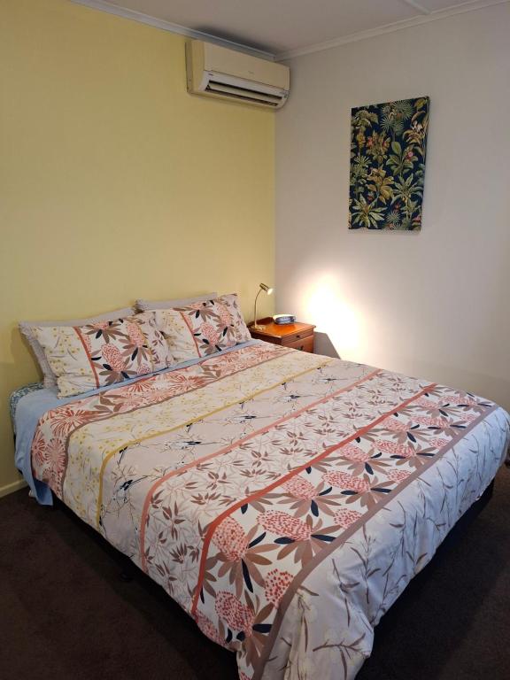 Spacious bedroom so close to Hamilton Gardens - B&B Hamilton
