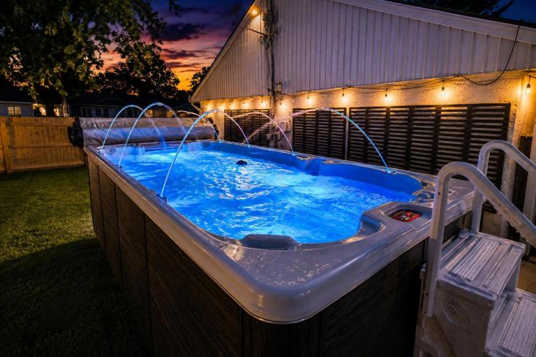 Private Heated Swim Spa - Pet & Kid OK -Fenced Yard - Chambres d'hôtes Gahanna
