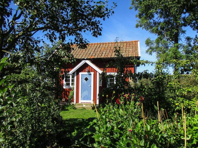 Cottage in a quiet location in a beautiful garden in Vickleby - B&B Färjestaden