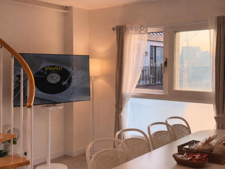 HongDae 4min walk #3BD 2BA #Baby crib #8 Queen beds #private terrace - B&B Seúl