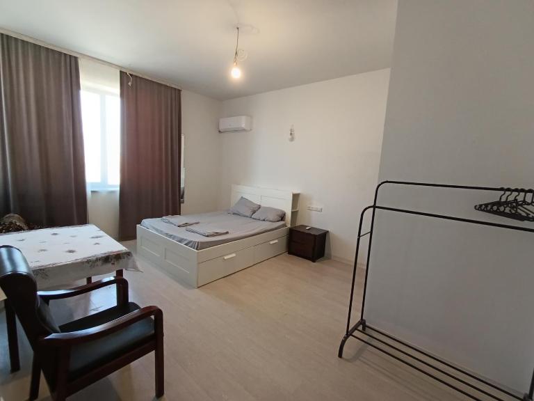 Quiet Room with Mountain Views in Yerevan - B&B Jerevan