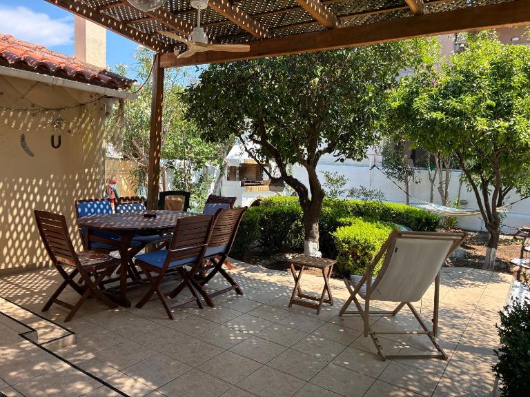 Authentic Greek Garden House in Central Xylokastro - Chambres d'hôtes Xylókastro