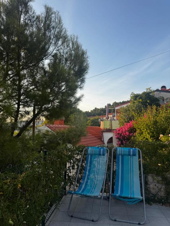 Apartment with a terrace in Zaglav, Cres - B&B Miholašćica