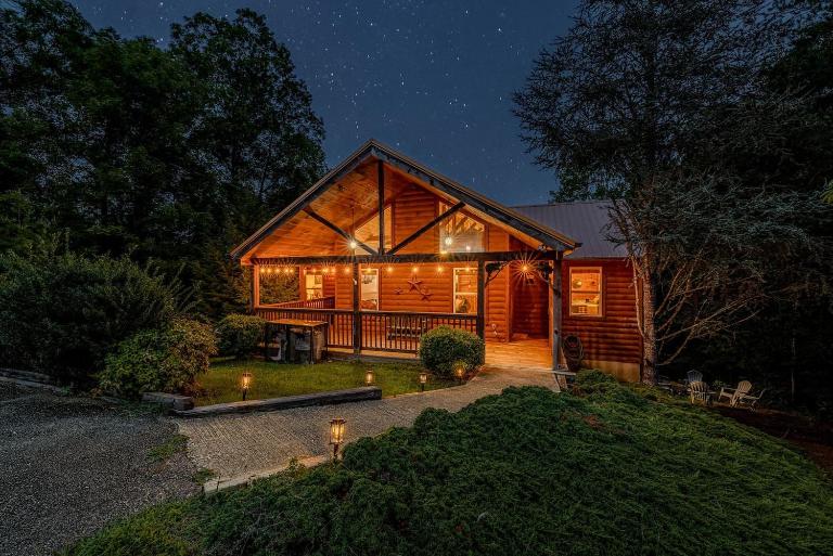 Family Retreat Mountain View Great Location - B&B Sevierville