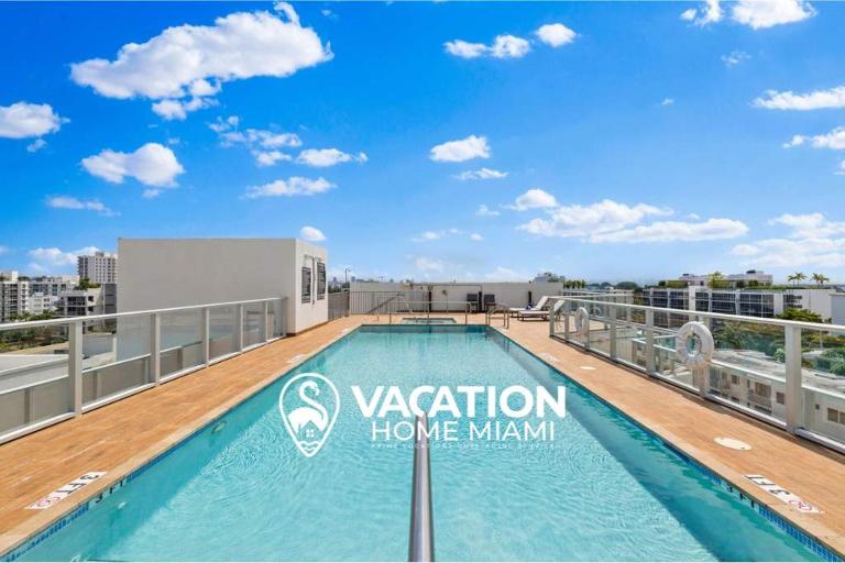 Luxury Condo with Rooftop Pool - 5-Min to Beach - B&B Miami Beach